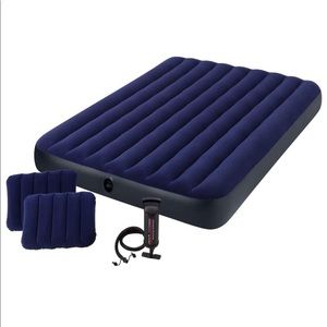 Airbed Set: 2 Pillows and Hand Pump, Queen size